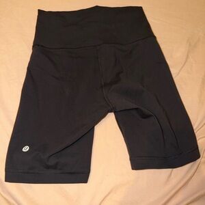 Lululemon Wunder Train High-Rise Short 8" size 6